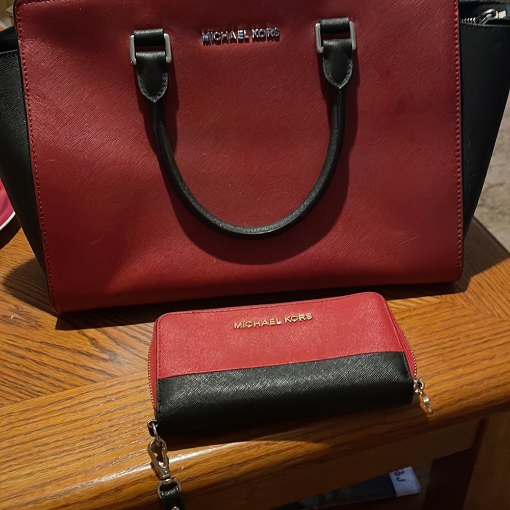 Michael korszip top purse  and matching  wallet